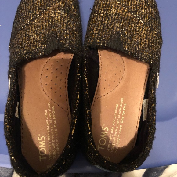 Toms - Picture 2 of 5